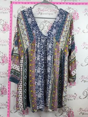 En Creme dress paisley soft floral flowy Navy and Pink Boho V-Neck Tunic